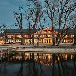 Chiemgauhof Lakeside Retreat Otel Übersee